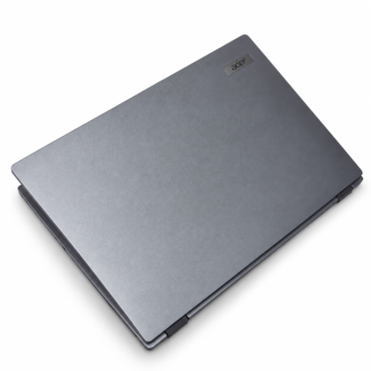 Acer TravelMate P4 cerrada sobre fondo blanco